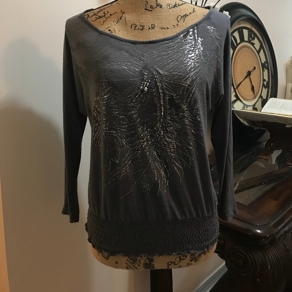 ✨ALMOST FAMOUS silver print blouse✨